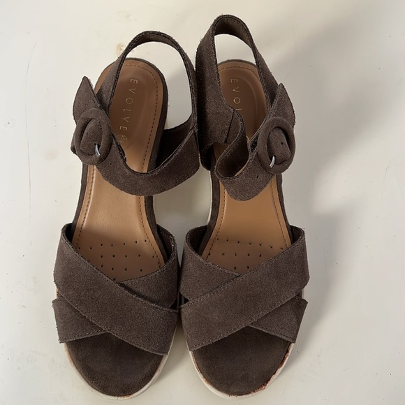 EVOLVE 24/7 Women’s Brown Suede Criss Cross Buckle Wedge Sandal Size 6 - Picture 2 of 12